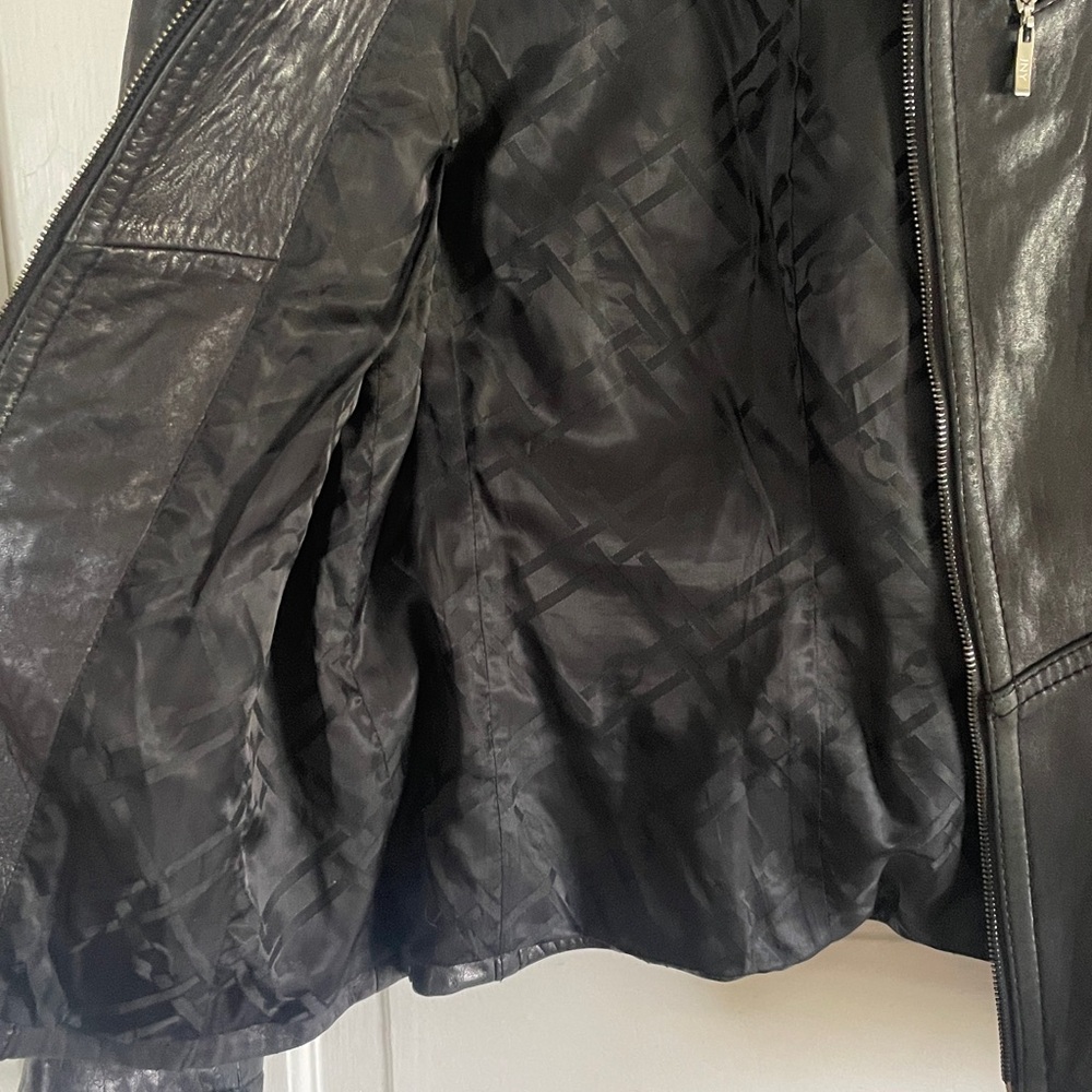 100% Leather Jacket - Picture 5 of 10